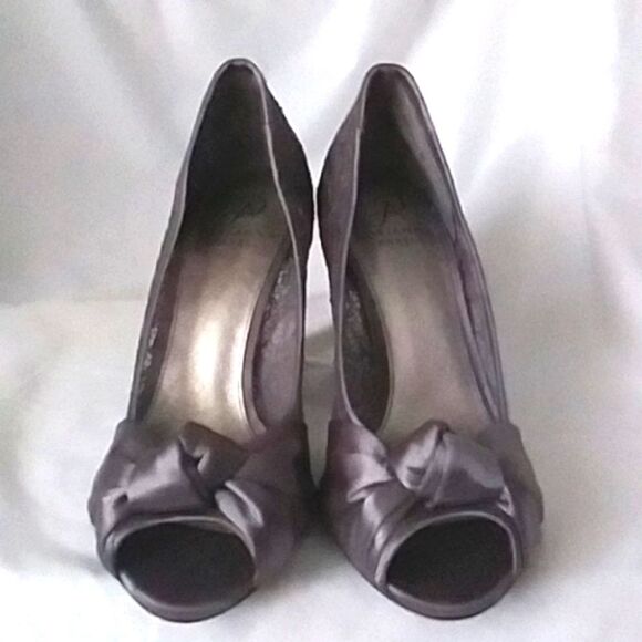 Adrianna Papell Francesca Peep Toe Pumps Steel Gray Lace Satin Knot size 8 - Picture 5 of 13